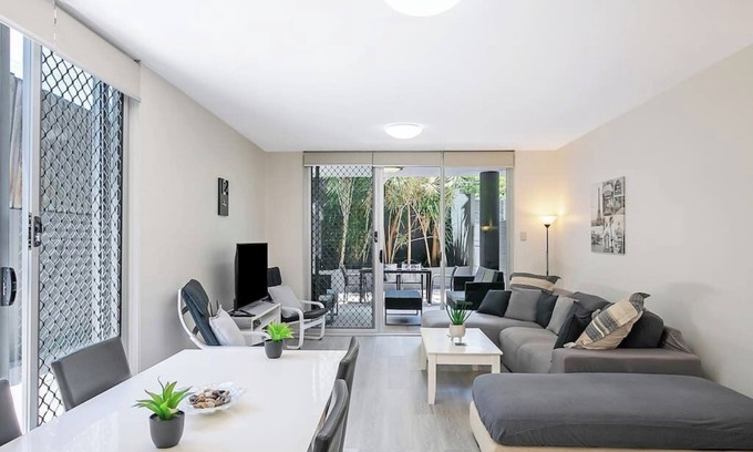 Albion Apartamento | Attiva A Brisbane Gem with Pool and Private Patio