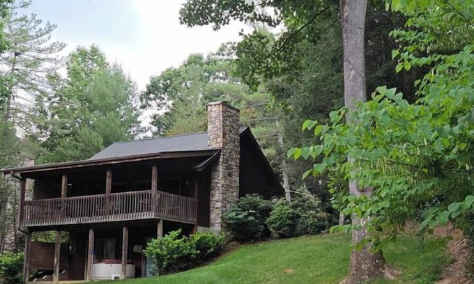 Skyland Cabina | Attractive 2 bedroom cabin w/hot tub