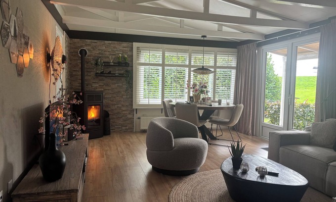 Lemmer Casa | Attractive Beach Bungalow 34 on the IJsselmeer