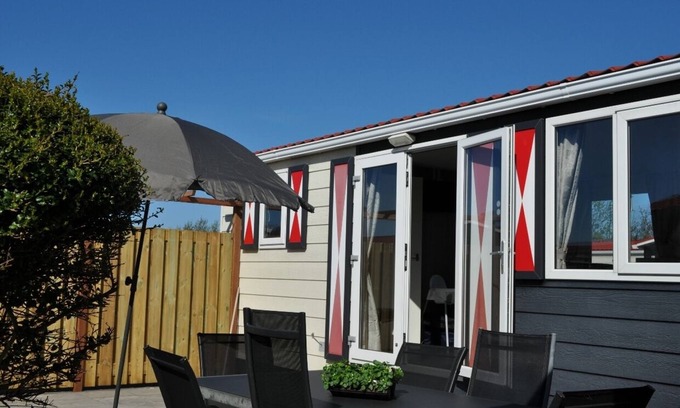 Serooskerke Chalet De Esquí | Attractive chalet, close to the coast of Zeeland