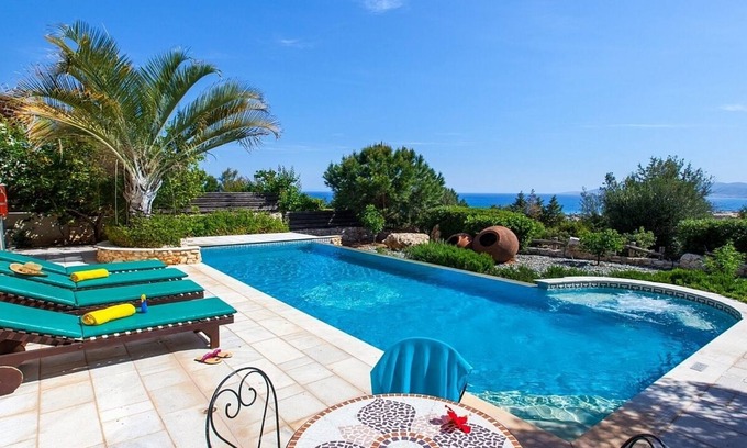 Latchi Villa | Villa Chrysochou - Villa atractiva con espectaculares vistas al mar, aire acondicionado, piscina privada - Wi-Fi gratuito
