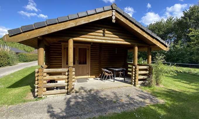 Ossenisse Casa | Attractive wooden holiday chalet for 4 people on a mini-chalet resort in Ossenisse, Zeelandic Flanders.