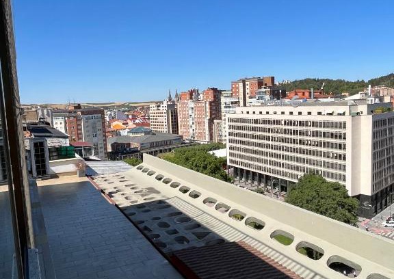 Burgos Apartamento | Atuaire Home Luminoso Dúplex en Reyes Católicos PARKING INCLUIDO
