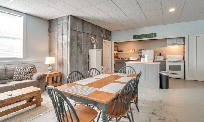 Briceville Condominio | Tennessee Riverside Retreat: Shared Fire Pit!
