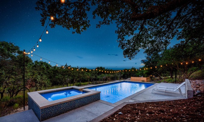 West Oak Hill Casa | ATX Treehouse l Pool l Spa l Firepit Sleep 30