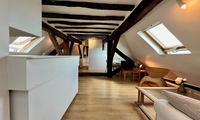 Saint-Merri Apartamento | ATYPICAL AND CHARMING MARSH LOFT STUDIO FOR 2 PEOPLE
