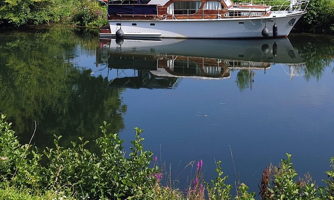 Eaucourt-sur-Somme Alquiler De Eote | Atypical and cozy moored dutch boat on the Somme river