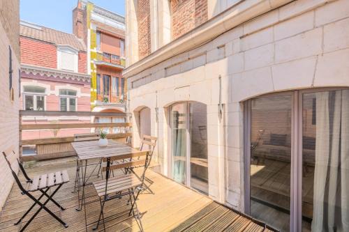 Historic Center Apartamento | Atypical triplex near Grand Place with terrace
