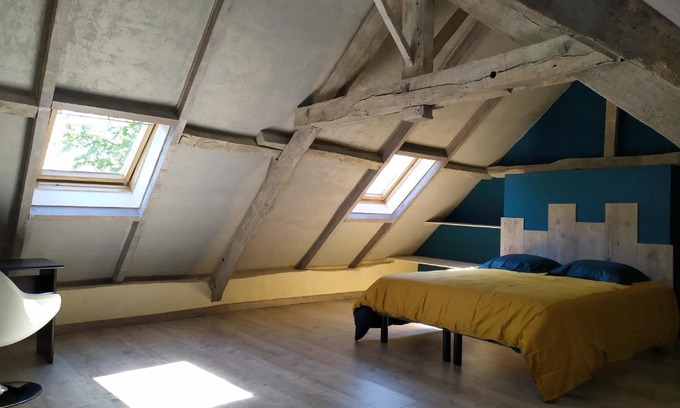 Ambrieres-les-Vallees Casa | Au bout de la marais