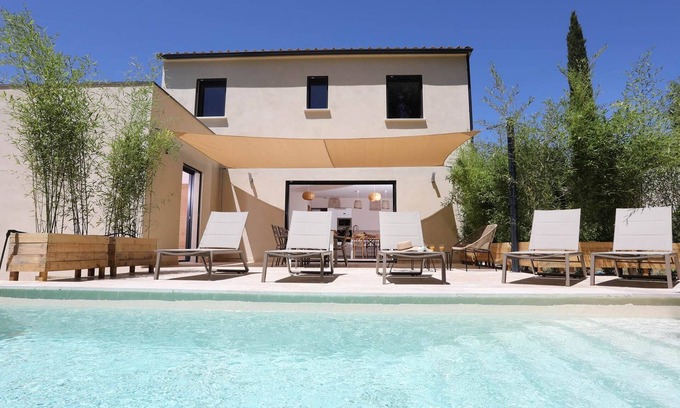 Vers-Pont-du-Gard Apartamento | Au Clos de Manon « le Chêne », Villa Avec Piscine