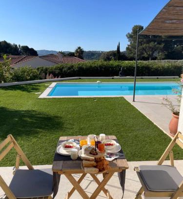 La Cadiere-d'Azur Cama Y Desayuno | AU COIN DES LUQUETTES