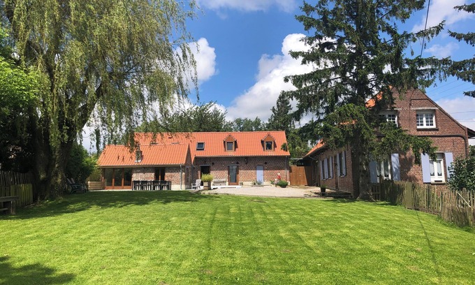 Saint-Jans-Cappel Cabaña | Au coin du loup, Flemish bed and breakfast on the Franco-Belgian border, in the heart of the mountains
