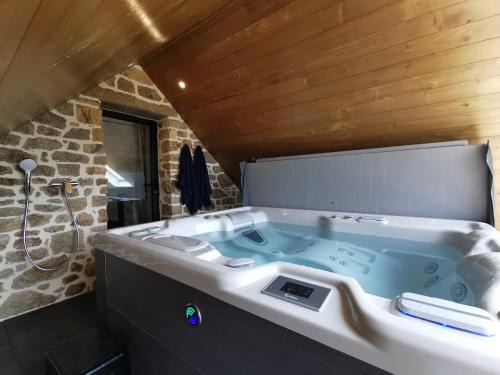 Elliant Casa | Au fil de l'eau