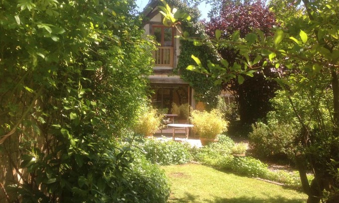 Saint-Saens Casa | Au Fond du Jardin Maison d'hôtes
