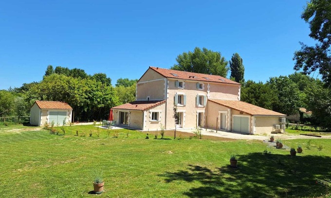 Chateauneuf-sur-Charente Casa | Casa-Familiar-None