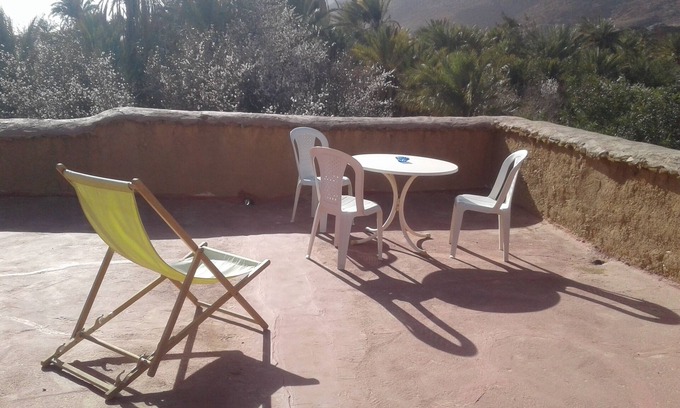 Afella Ighir Casa | Auberge Chez Sahnoun es un hostal turístico situado en Tiouadou.
