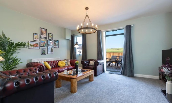 North Bitchburn Casa | Auckland View - a comfy & spacious 4bed with views