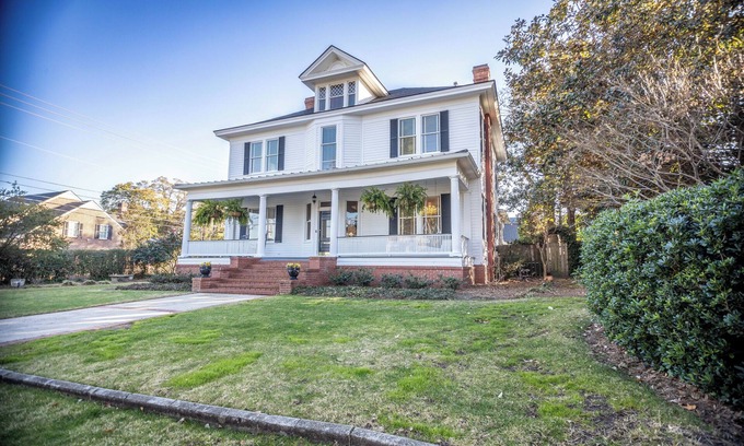Augusta Casa | Augusta's Gem - Player quality host home with 1 bed 1 bath detached cottage.
