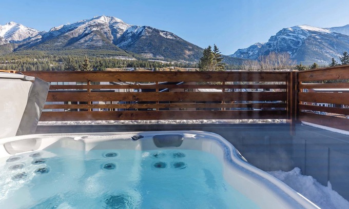 Teepee Town Casa | Aurora Lights - Luxe Townhouse Private Hot Tub