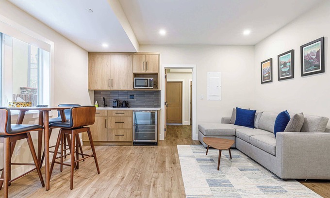 Teepee Town Casa | Aurora Lite - Brand new suite w/private entrance
