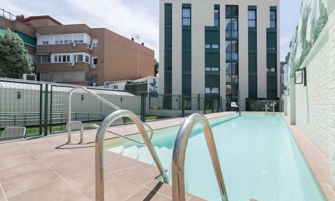 Carabanchel Apartamento | Aurora Stays by Charming, Apartamento para 4, patio y parking
