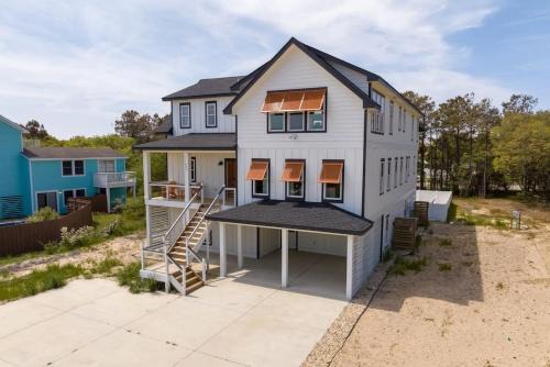 Whalehead Beach Casa | Auroro 6 BR Elevator Theater Rec Room Pool & Hot