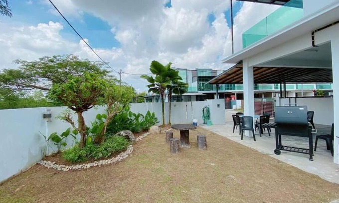 Ulu Tiram Casa | Austin 55, Corner with Karaoke n BBQ for 16paxs