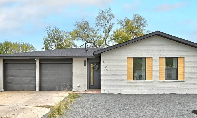 Sweetbriar Casa | Austin Escape: Stylish 3BR/4 Beds + Private Pool