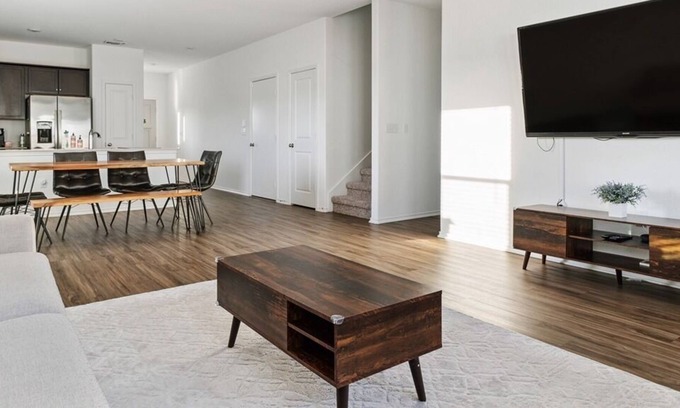 Del Valle Casa | Austin Getaway: Come, Stay, and Play!