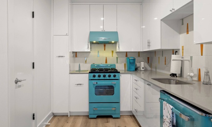 Travis Heights Condominio | Austin Retro-themed 2-bedroom 2-bath condo near South Congress and Downtown