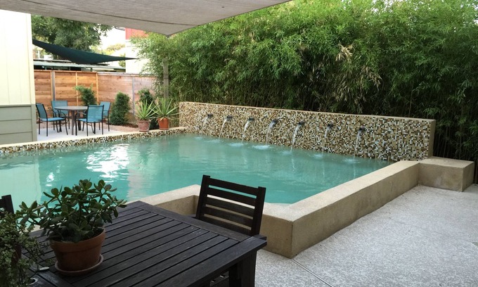 Holly Casa | AustinPoolHouse Downtown - Industrial Chic + Pool, Game Room. Walk to food & BBQ