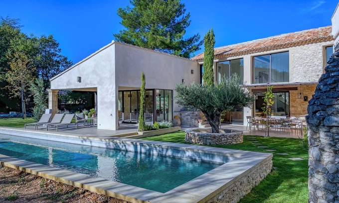 Saint-Saturnin-les-Apt Villa | Authentic 1818 Provençal Bastide in the Heart of Provence – La Magnanerie 1818