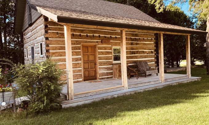 Sturgeon Bay Casa | Authentic 1882 Hand Hewn Log Home