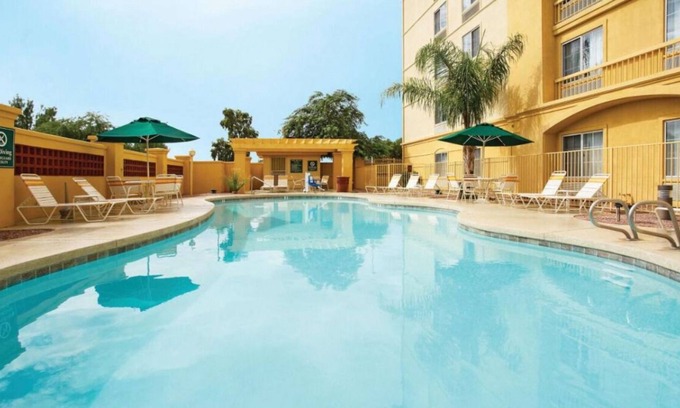 Superstition Springs Casa | Authentic Arizona Experience! Pool, Pets Allowed, Free Breakfast, Free Parking