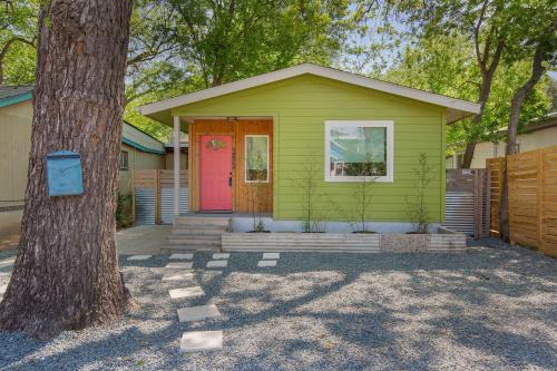 Holly Casa | Authentic ATX Beauty DT Pool Gem- Walk 2 Lake & Eateries