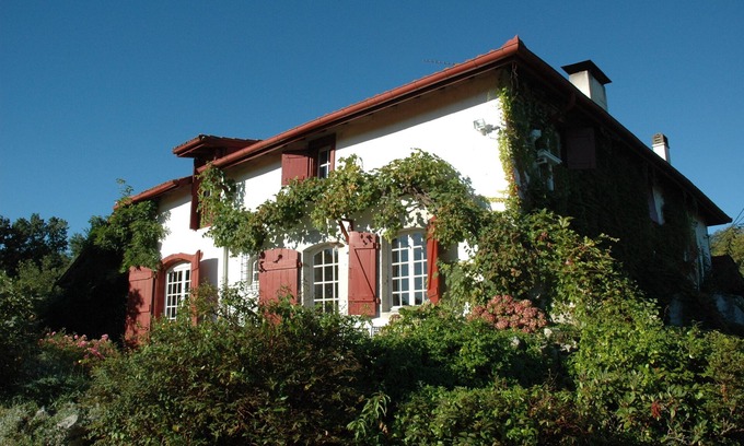 Urcuit Casa | Casa vasca tranquila, antigua masía del siglo XVII