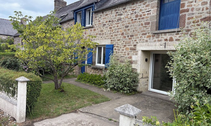 Roz-sur-Couesnon Casa | Authentic Breton house with garden & private spa