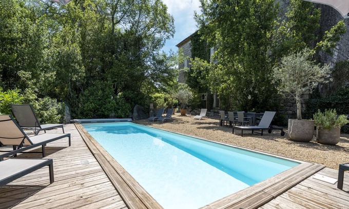 Labeaume Casa | Auténtica casa de vacaciones en Labeaume con piscina privada