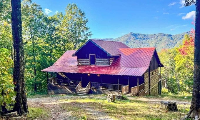 McGrady Cabina | Authentic Log Cabin on Dancy Mountain near McGrady, North Carolina