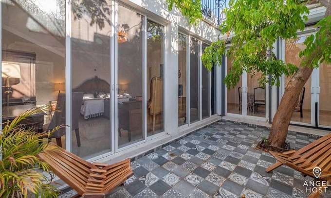 Zona Paseo Montejo Apartamento | Authentic Mérida a Block from Montejo, Fast Wi-FI