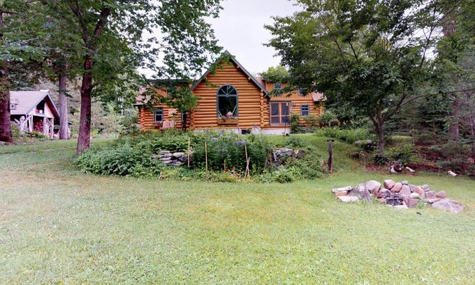 Greenville Casa | Authentic Maine Log Cabin