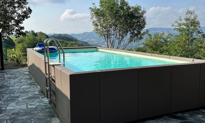 Cassinasco Casa | Newly renovated Italian villa by vineyard 300m from town, great view