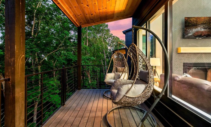 Sevierville Cabina | Cabin Comfort - Pool, Hot Tub & Games!