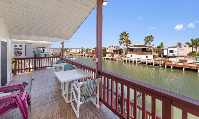 Port Isabel Cabaña | Avail for Spring! Mermaid Manor- Cozy Waterfront Getaway
