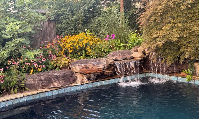 Homewood Casa | Available for Commissioning Week and Boat shows. Heated Pool and great backyard