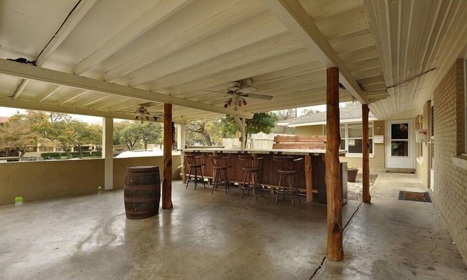Tarrytown Casa | Disponible1 Hot Spot! Vista del agua del lago Austin, a través de St. De Hula Hut!