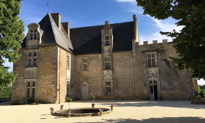 Montreuil-Bonnin Otro | Castillo fortificado, piscina, encanto, confort e inusual - 15 (+6) camas