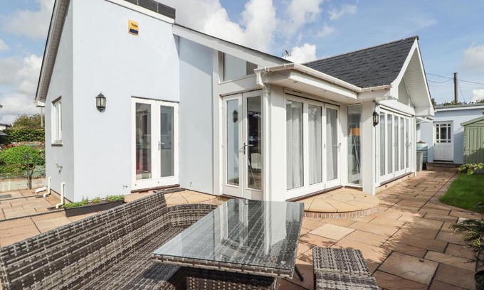 Pembroke Casa | Avalon