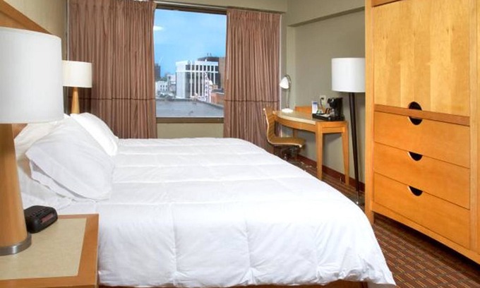 Erie Hotel | Avalon Hotel & Conference Center