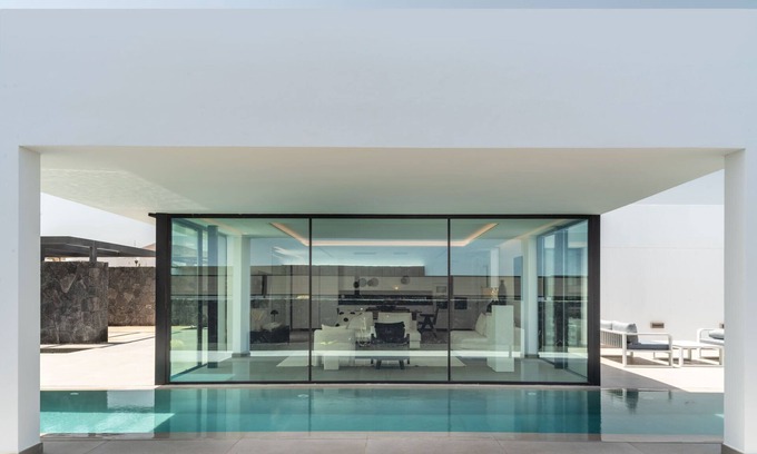 Puerto Calero Villa | Avasarala | Una lujosa villa de 3 dormitorios con una piscina de 20 metros